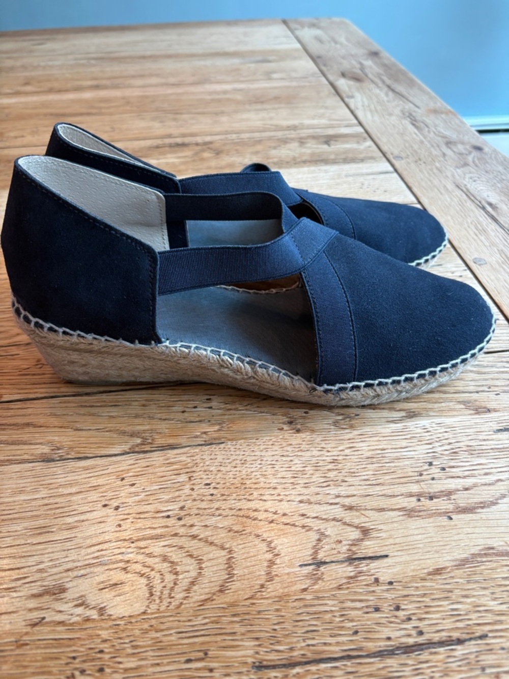 Andre Assous Wedge. Size 41 - Picture 3 of 8